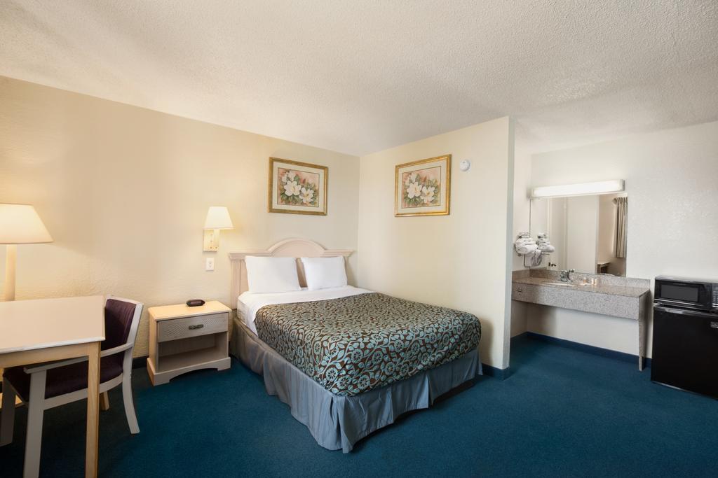 Days Inn Pensacola North Ferry Pass Eksteriør bilde